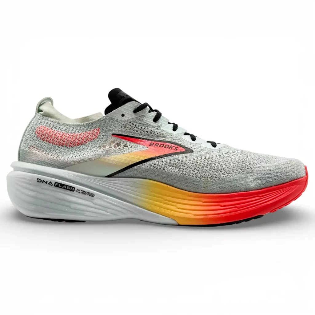 نمای جانبی کفش Brooks Hyperion