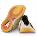 نمای پشت کفش آدیداس Yeezy 700 V3 Azael