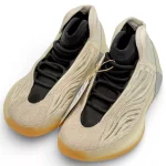 نمای کامل کفش آدیداس Yeezy 700 V3 Azael