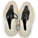 جزئیات طراحی Yeezy 700 V3 Azael