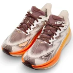 نمای پشت کفش هوکا Clifton 9 GTX
