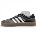 کفش روزمره مردانه adidas مشکی سه خط سفید نمای اصلی