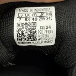 کفش adidas مشکی سفید سه خط کلاسیک مناسب استفاده روزمره
