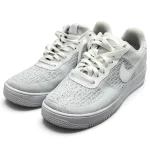 نمای رویه بافت Flyknit کفش نایکی Air Force 1 سفید