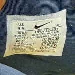 لیبل سایز نایکی HF0712-401 سایز EU 43 و 27.5 سانتی‌متر