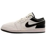 کفش نایکی ایر جردن 1 لو (Air Jordan 1 Low) سفید مشکی سایز 47.5 (31 سانتی‌متر) آکبند - نمای بغل بیرونی لنگه‌ی چپ